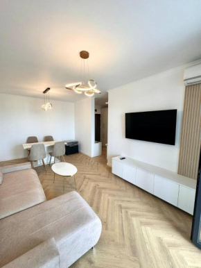 Lake View Luxury Apartament